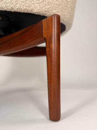 Pair of Jens Risom Swivel Lounge Chairs in Cream Bouclé with Walnut Bases