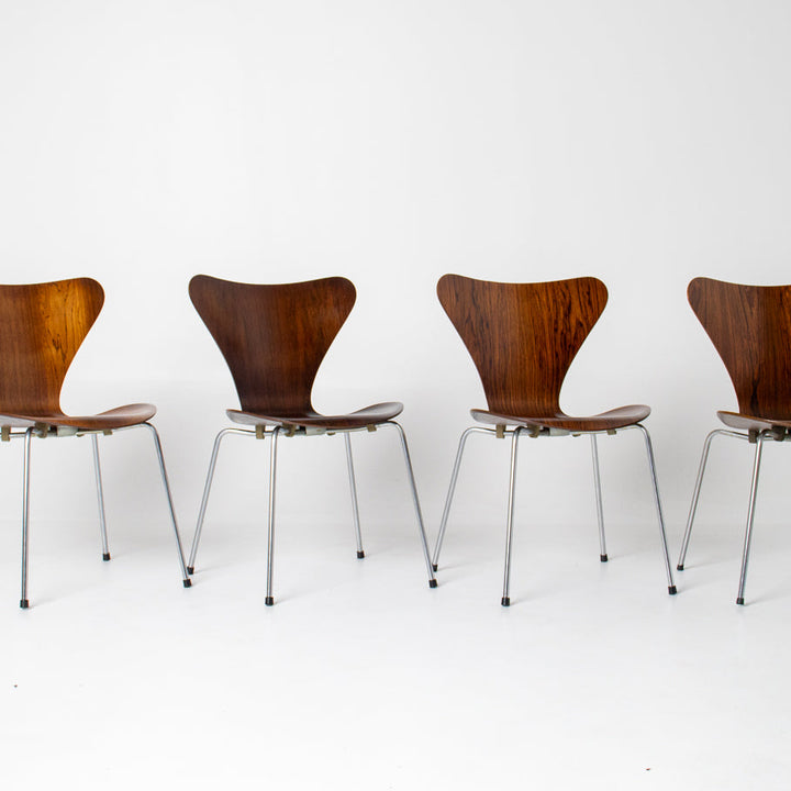 Set of 4 Arne Jacobsen for Fritz Hansen Series 7 Chairs in Rosewood Model 3107