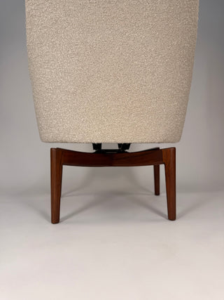 Pair of Jens Risom Swivel Lounge Chairs in Cream Bouclé with Walnut Bases