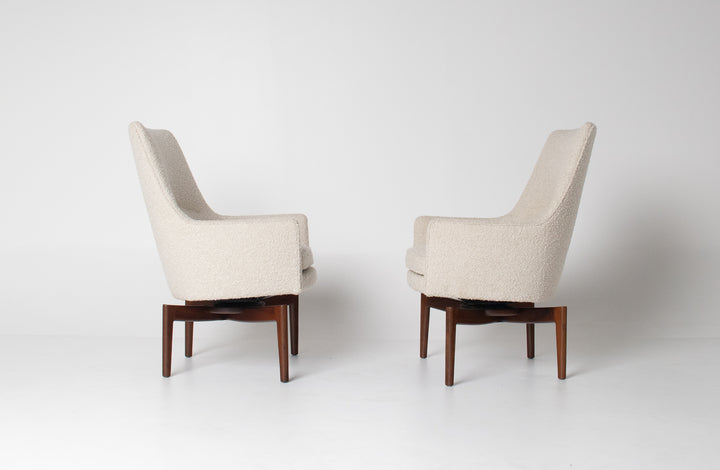Pair of Jens Risom Swivel Lounge Chairs in Cream Bouclé with Walnut Bases