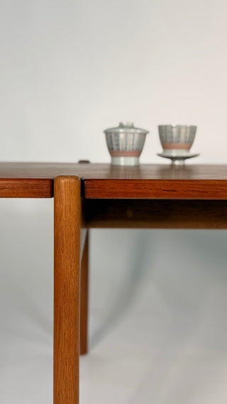 Hans Wegner Flip Top Coffee Table for Johannes Hansen – Teak, Oak, and Black Laminate