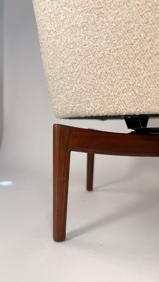 Pair of Jens Risom Swivel Lounge Chairs in Cream Bouclé with Walnut Bases