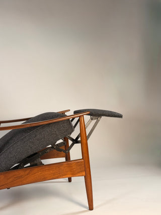 Milo Baughman Recliner 74 by Thayer Coggin