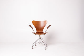 Arne Jacobsen Series 7 Model Desk Chair