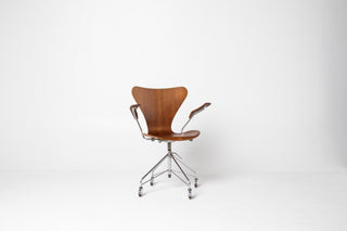 Arne Jacobsen Series 7 Model Desk Chair