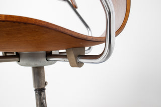 Arne Jacobsen Series 7 Model Desk Chair