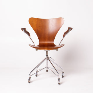 Arne Jacobsen Series 7 Model Desk Chair