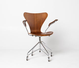 Arne Jacobsen Series 7 Model Desk Chair