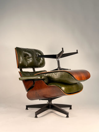 2nd Generation Rosewood Eames Lounge Chair 670/671 by Herman Miller