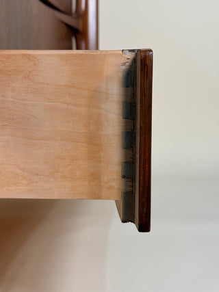 William Hinn Sculpted Walnut 4-Drawer Dresser – Made in Sweden, c. 1950s