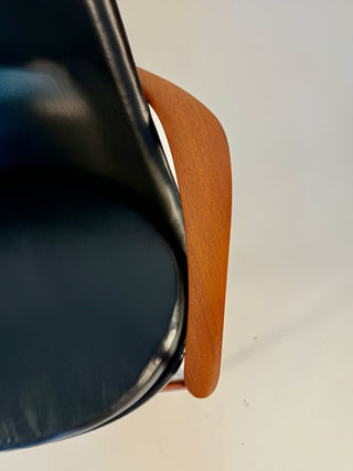 Rare Pair of Vintage Elizabeth Lounge Chairs by Ib Kofod Larsen