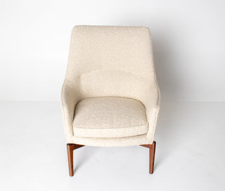 Pair of Jens Risom Swivel Lounge Chairs in Cream Bouclé with Walnut Bases