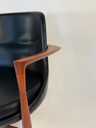 Rare Pair of Vintage Elizabeth Lounge Chairs by Ib Kofod Larsen