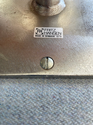 Swan Chair by Arne Jaccobsen