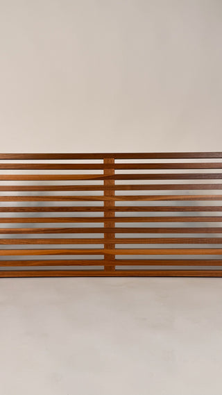 George Nelson Platform Bench in Walnut and Black Lacquered Base – Mid‑Century Modern Design