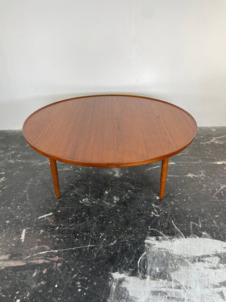 Danish Modern Round Coffee Table in the Style of Arne Vodder