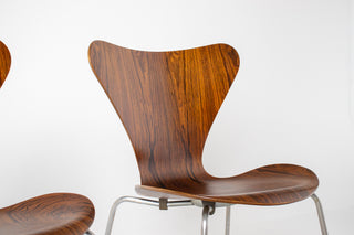 Set of 4 Arne Jacobsen for Fritz Hansen Series 7 Chairs in Rosewood Model 3107