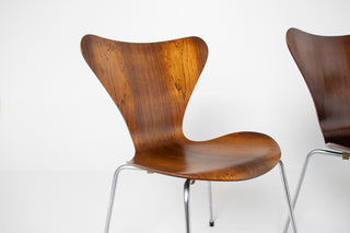 Set of 4 Arne Jacobsen for Fritz Hansen Series 7 Chairs in Rosewood Model 3107