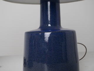 Hand-incised Martz signature on cobalt blue ceramic lamp base by Gordon and Jane Martz for Marshall Studios, authentication detail