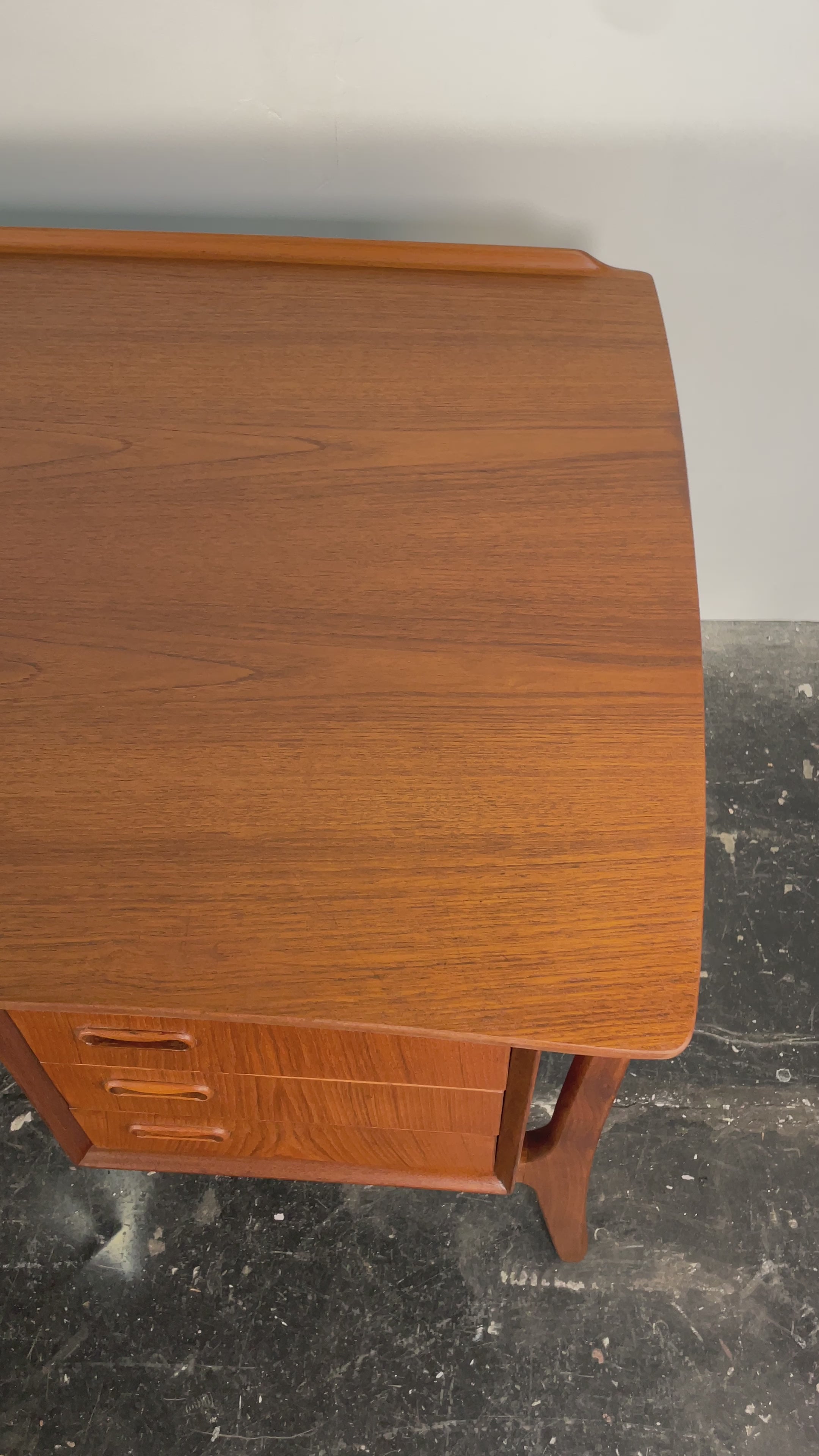 Svend Aage Madsen Bow Front Desk in Teak for HP Hansen, Denmark